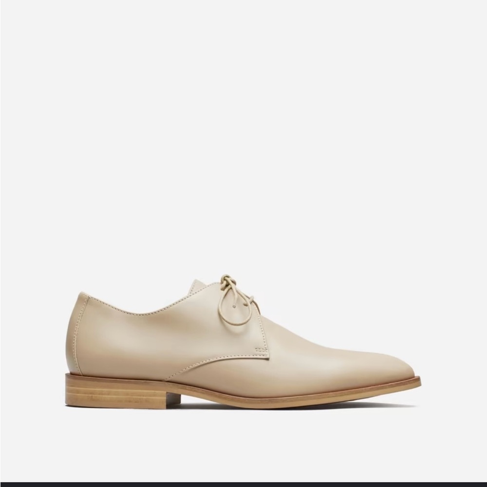 Beautiful leather, Made in Italy, nude Oxfords.